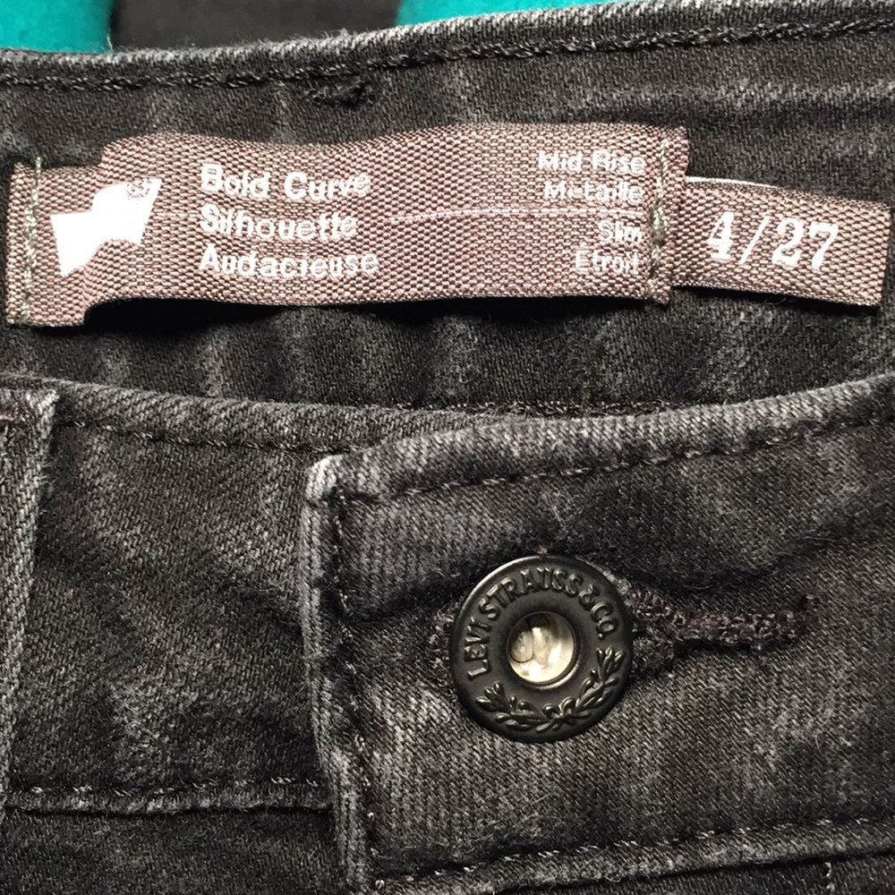 Black Levi’s skinny jeans